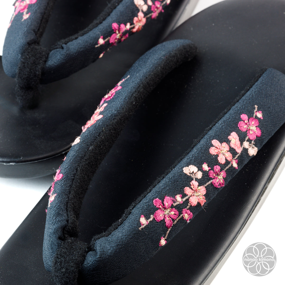 Women's Zori Sandals - Yozakura