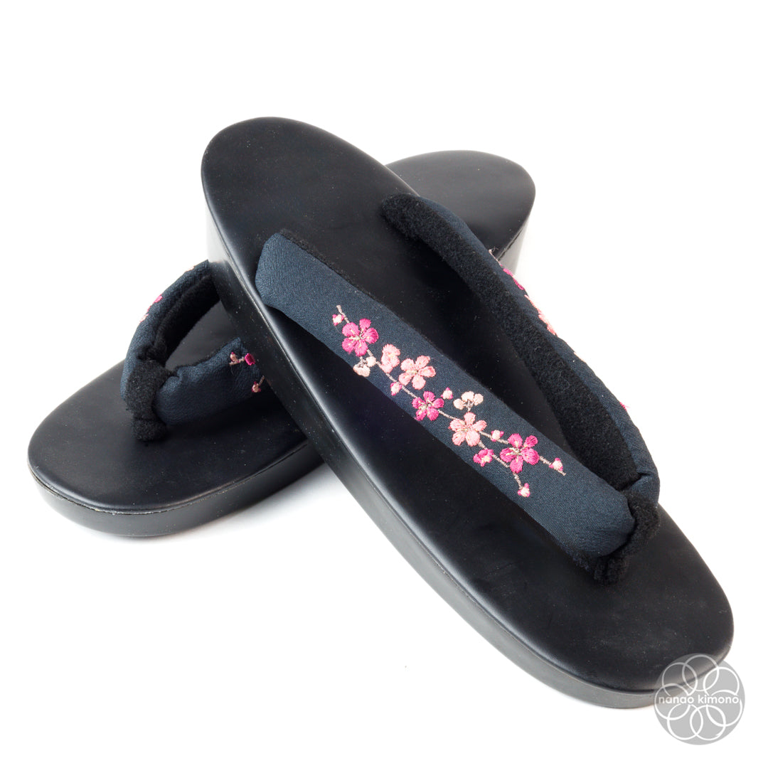 Women's Zori Sandals - Yozakura