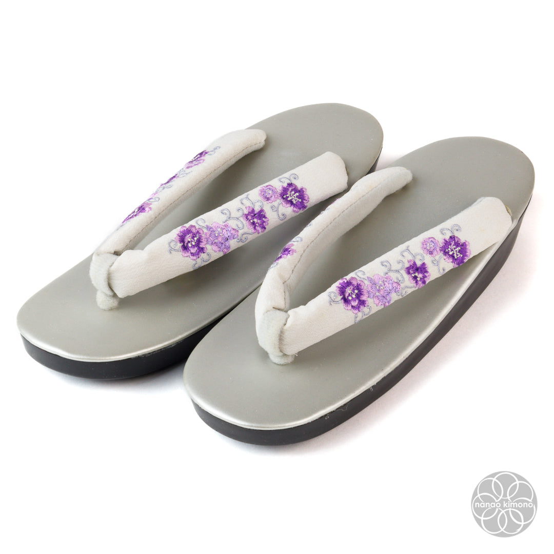 Women's Zori Sandals - Silver