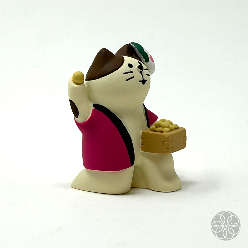 Miniature - Throwing Beans Cat