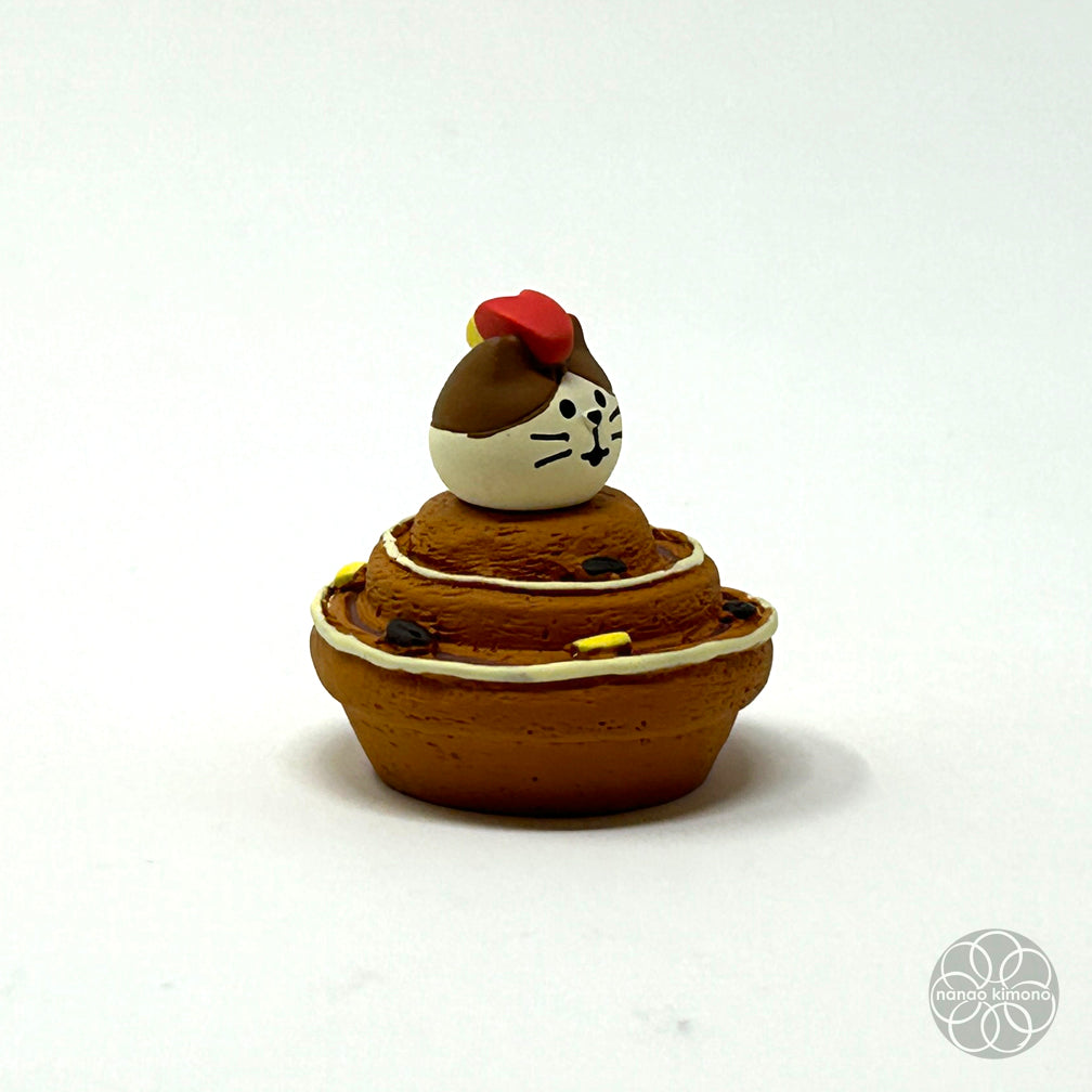 Miniature - Cinnamon Bun Cat