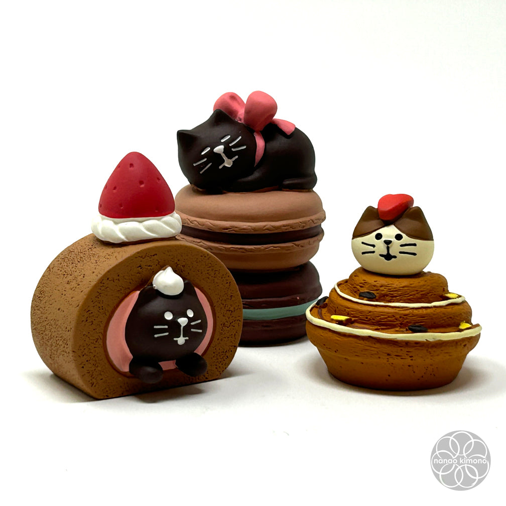 Miniature - Cinnamon Bun Cat