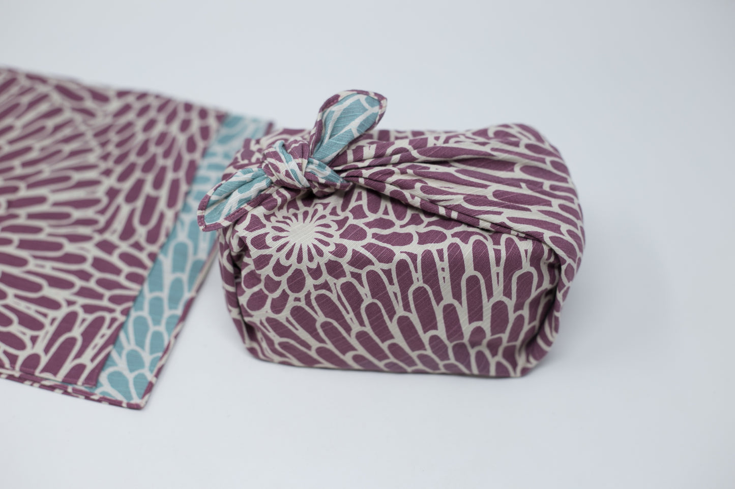 Reversible Furoshiki 19"- Isa Monyo Kiku Purple/Sage