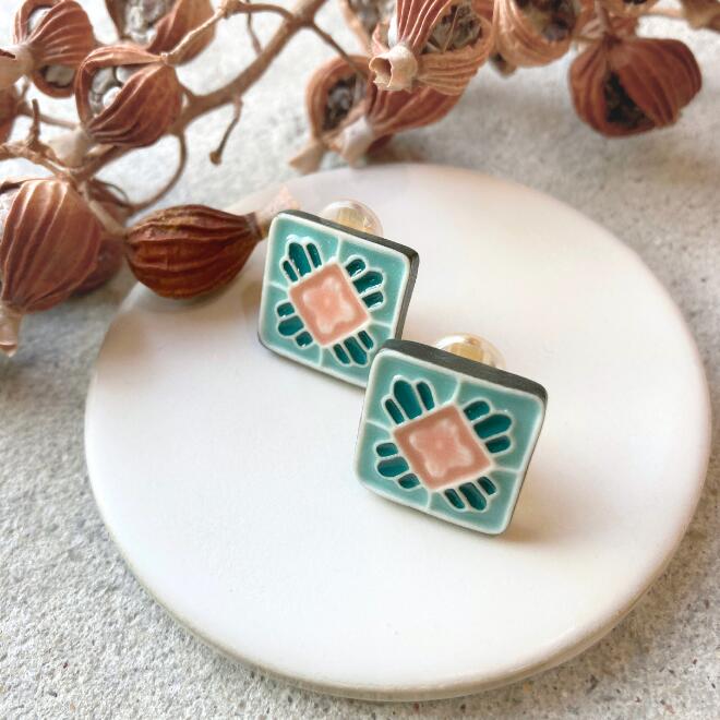 Pierced Earrings - Majolica Flame Peach