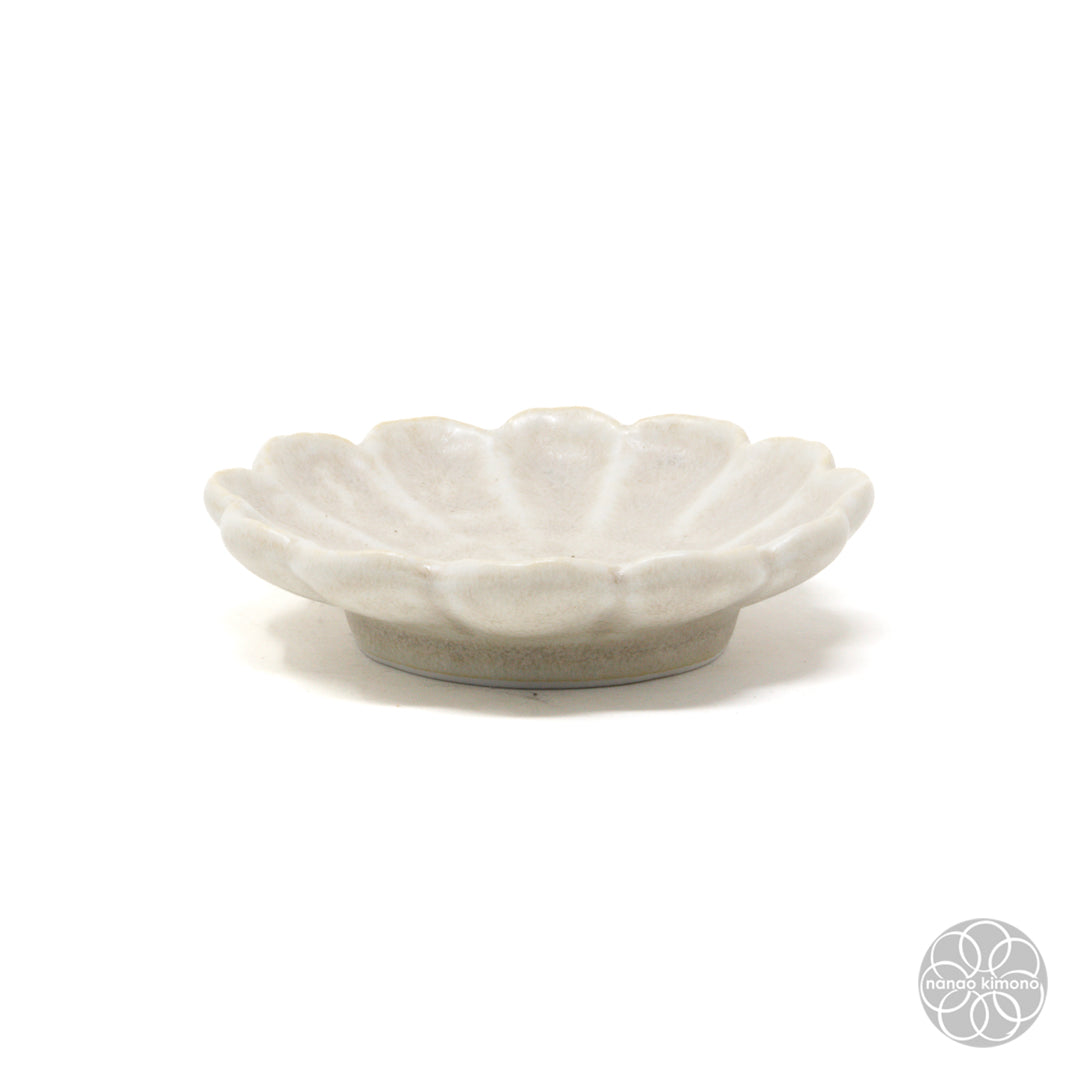 Soy Sauce Dish - Kiku Flower Beige