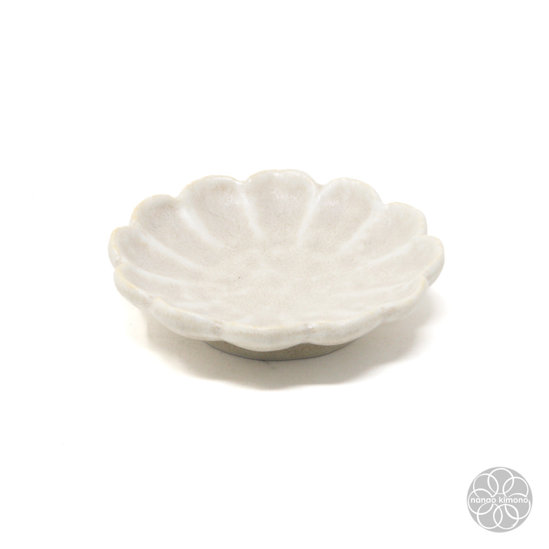 Soy Sauce Dish - Kiku Flower Beige