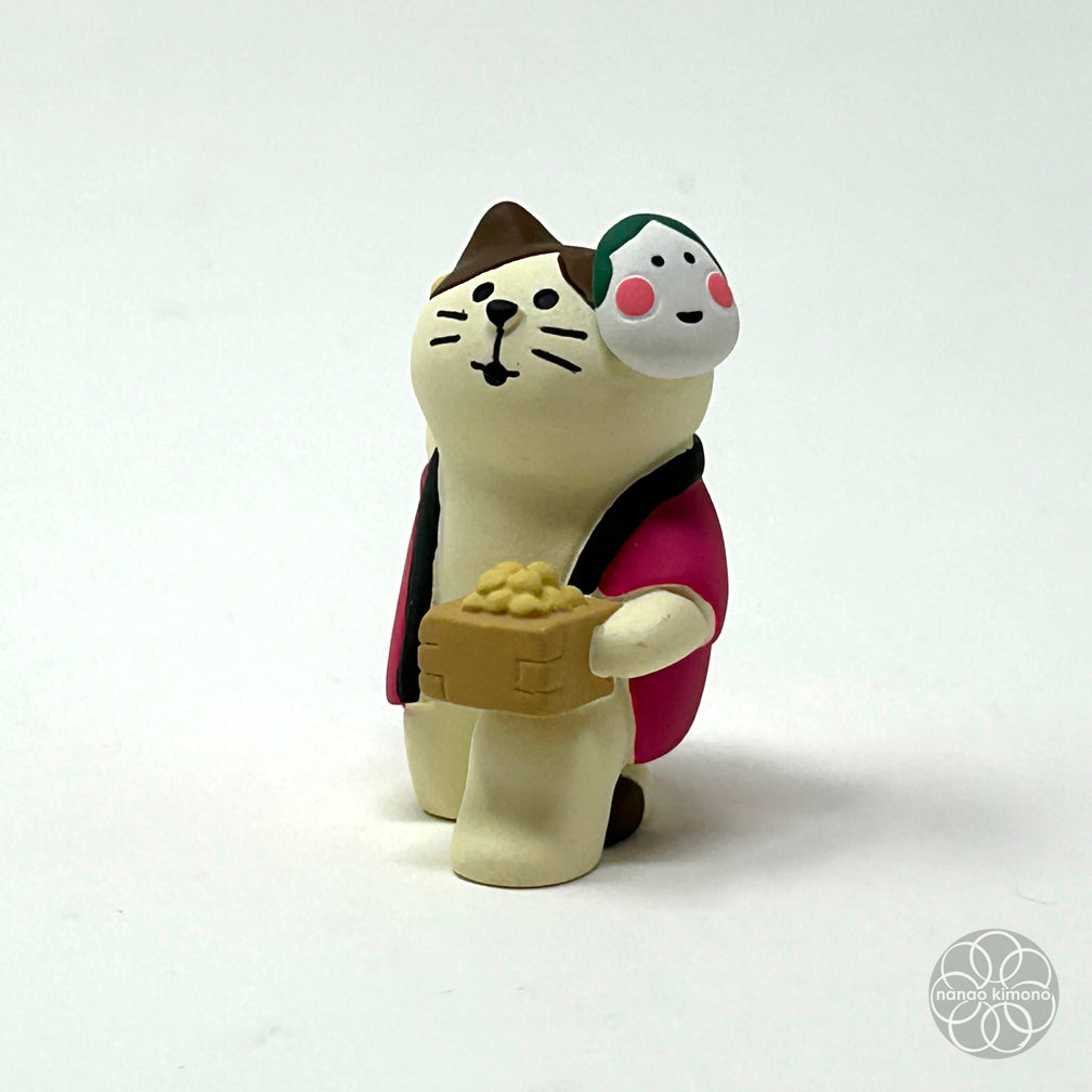 Miniature - Throwing Beans Cat