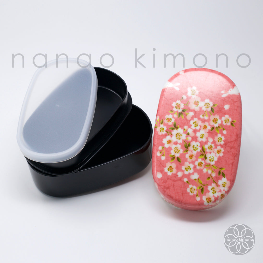 https://nanaokimono.com/cdn/shop/products/nanao_kimono_bento_sakura_rabbit_open.jpg?v=1585717510&width=1445